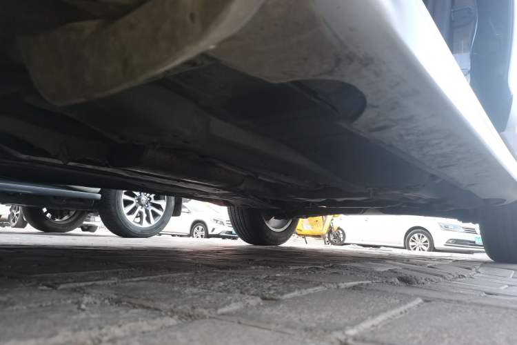 Used Volvo XC60 2011 2.0T Zhiya Edition Chassis Front Left