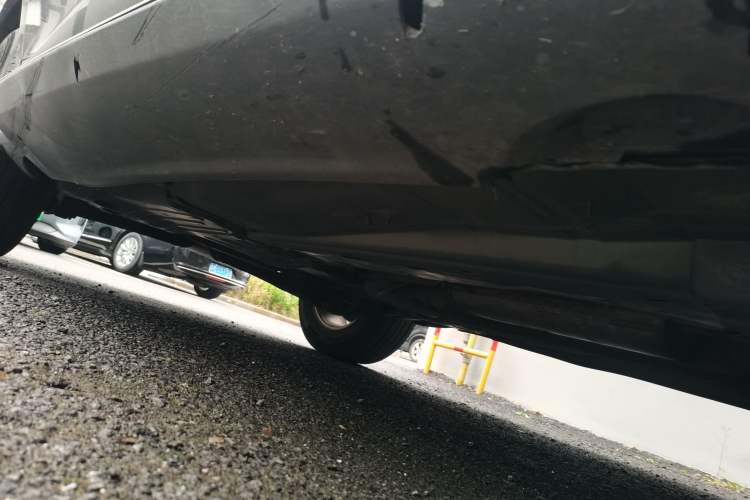 Used Volvo XC60 2011 2.0T Zhiya Edition Chassis Front Right