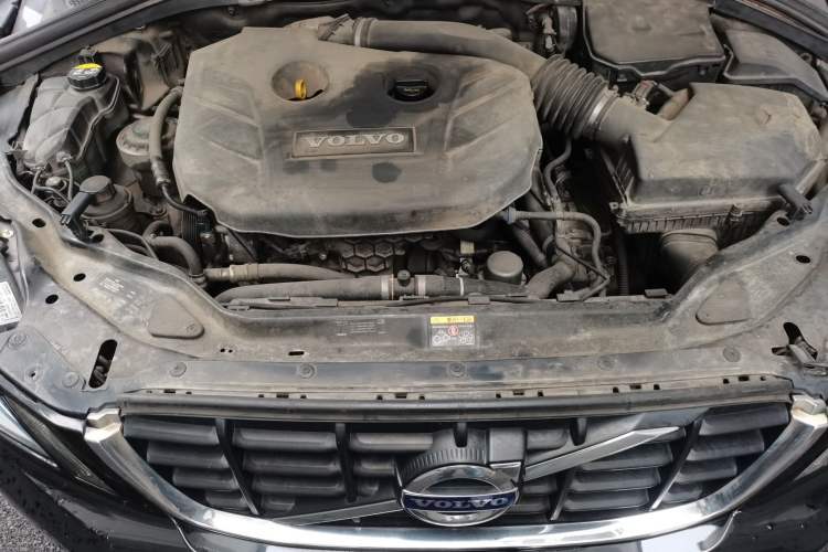 Used Volvo XC60 2011 2.0T Zhiya Edition Engine Bay