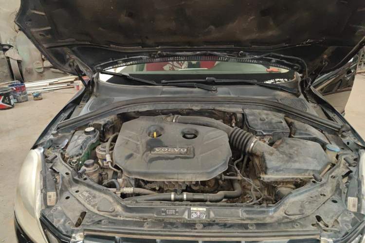 Used Volvo XC60 2011 2.0T Zhiya Edition Engine Bay
