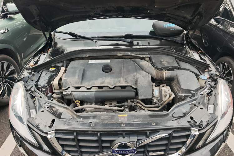 Used Volvo XC60 2011 T6 AWD Zhiya Edition Engine Bay