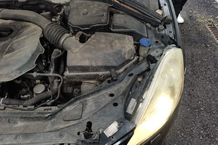 Used Volvo XC60 2011 2.0T Zhiya Edition Engine Bay Left