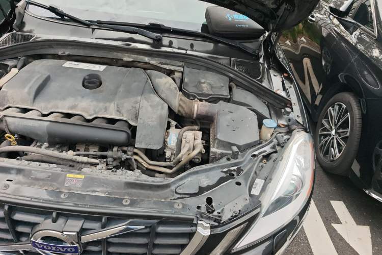 Used Volvo XC60 2011 T6 AWD Zhiya Edition Engine Bay Left