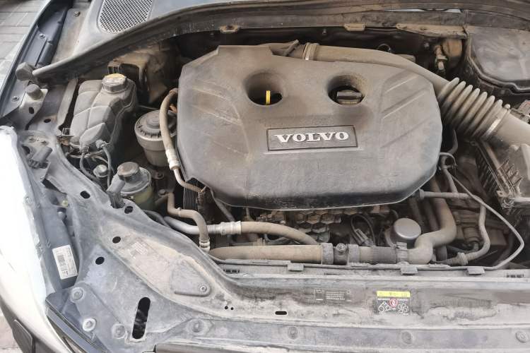 Used Volvo XC60 2011 2.0T Zhiya Edition Engine Bay Right