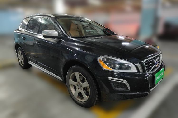 Used Volvo XC60 2011 T6 R-Design Personalized Sport Edition Front Right 45 Deg