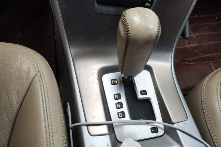 Used Volvo XC60 2011 2.0T Zhiya Edition Gear Lever