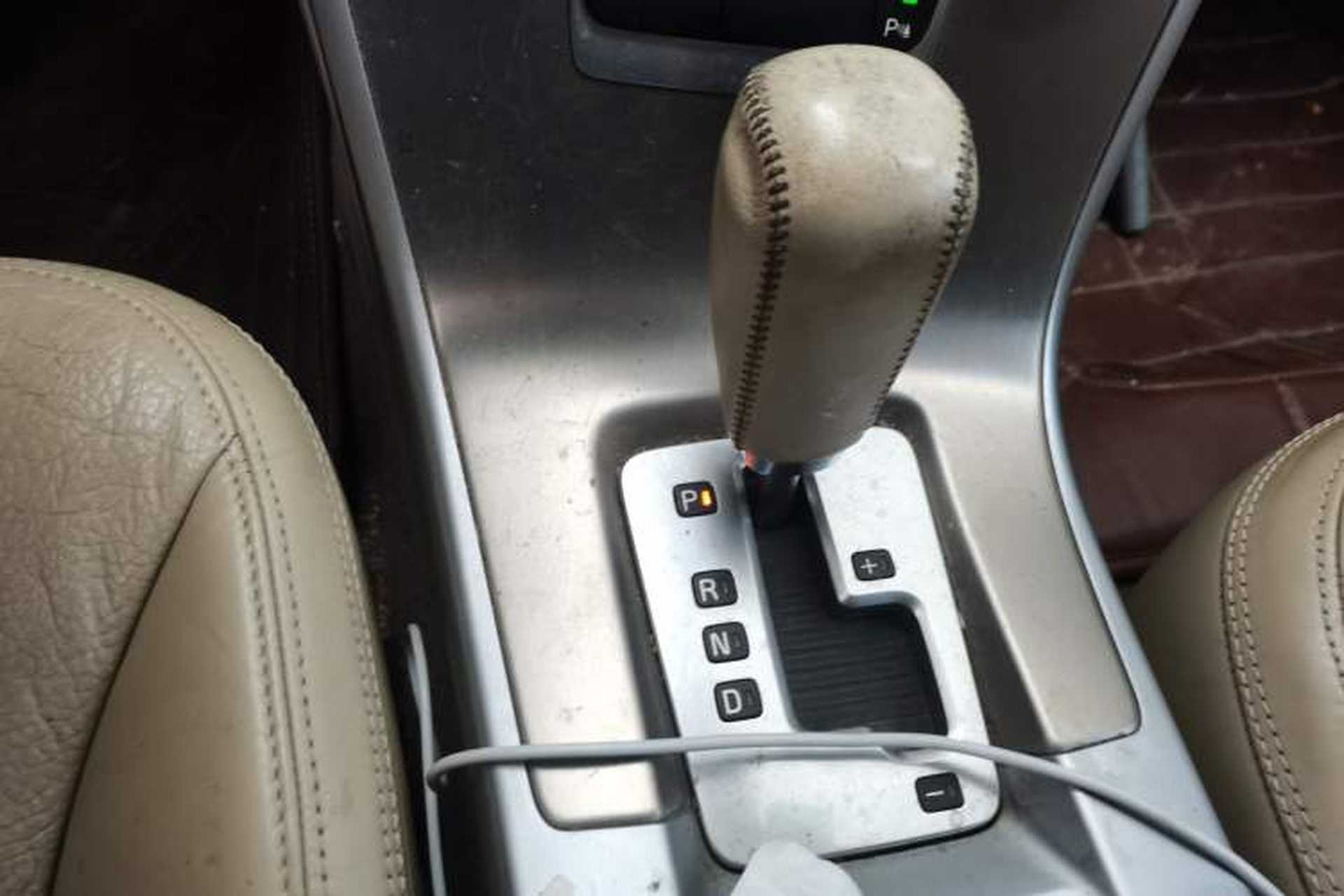 Used Volvo XC60 2011 2.0T Zhiya Edition Gear Lever
