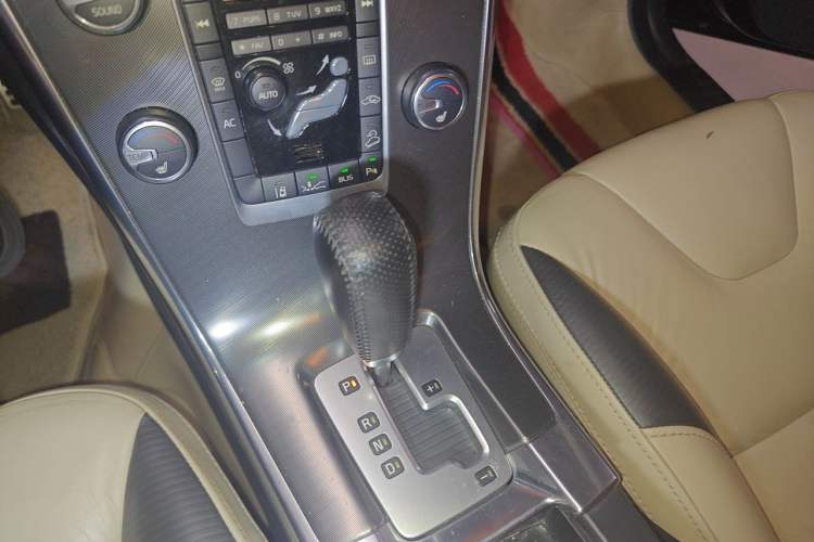 Used Volvo XC60 2011 T6 AWD Zhiya Edition Gear Lever