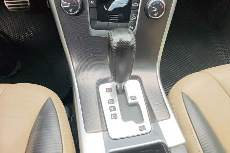 Used Volvo XC60 2011 T6 AWD Zhiya Edition Gear Lever