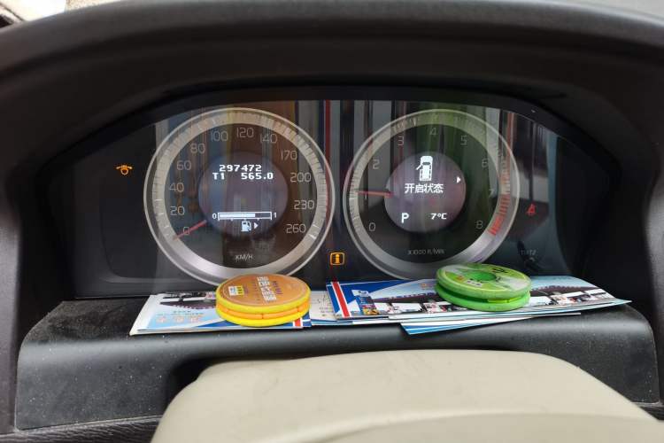 Used Volvo XC60 2011 2.0T Zhiya Edition Instrument Cluster
