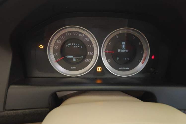 Used Volvo XC60 2011 2.0T Zhiya Edition Instrument Cluster