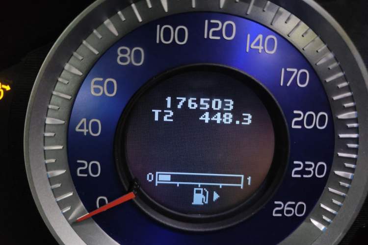 Used Volvo XC60 2011 T6 R-Design Personalized Sport Edition Odometer Close Up