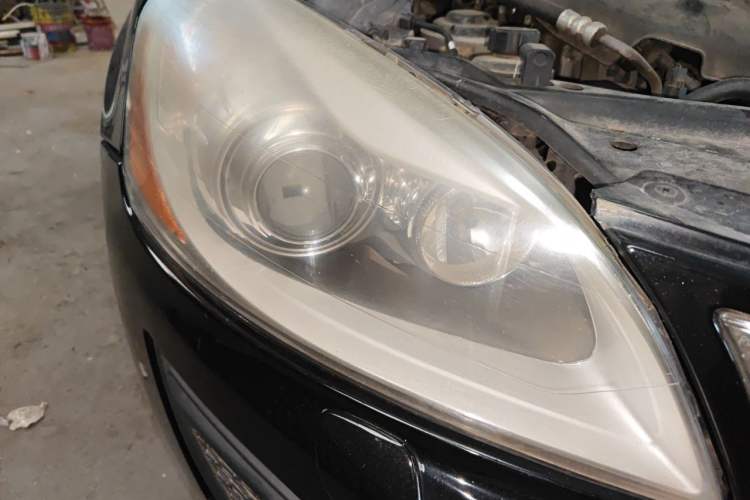 Used Volvo XC60 2011 2.0T Zhiya Edition Right Front Headlight