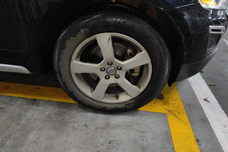 Used Volvo XC60 2011 T6 R-Design Personalized Sport Edition Right Front Wheel Hub