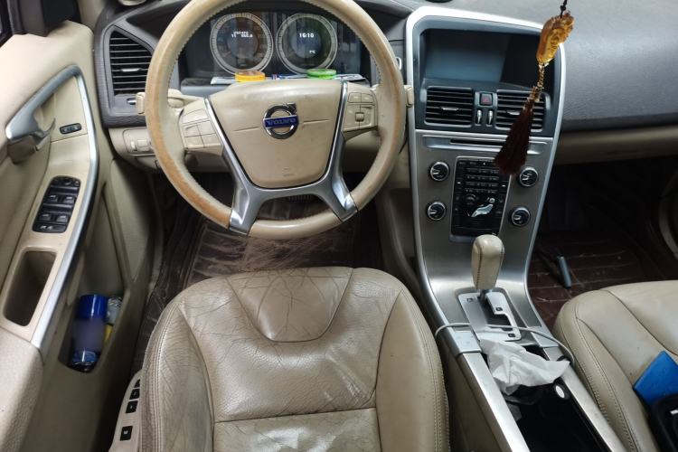 Used Volvo XC60 2011 2.0T Zhiya Edition Steering Wheel