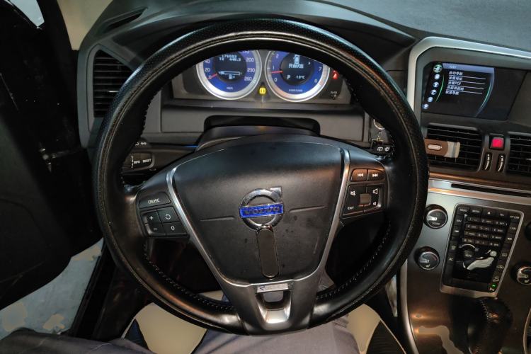 Used Volvo XC60 2011 T6 R-Design Personalized Sport Edition Steering Wheel