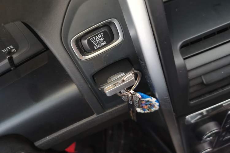 Used Volvo XC60 2011 2.0T Zhiya Edition Vehicle Key