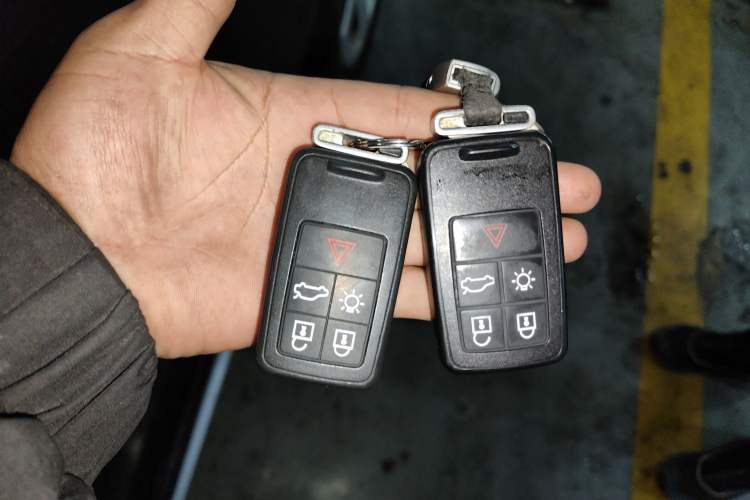 Used Volvo XC60 2011 T6 R-Design Personalized Sport Edition Vehicle Key
