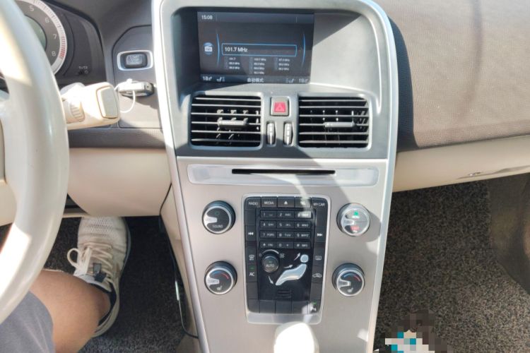 Used Volvo XC60 2011 2.0T Zhiya Edition Audio And AC Panel
