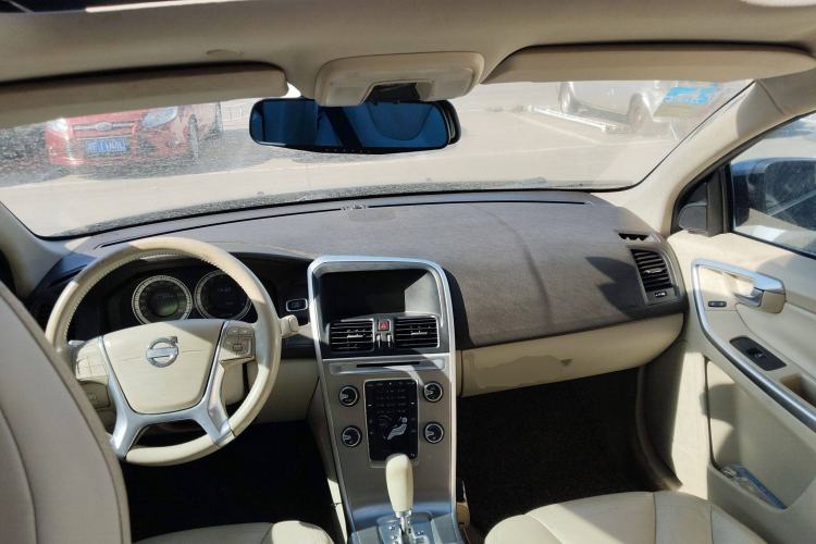 Used Volvo XC60 2011 2.0T Zhiya Edition Center Console