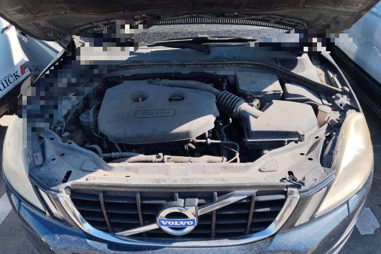 Used Volvo XC60 2011 2.0T Zhiya Edition Engine Bay