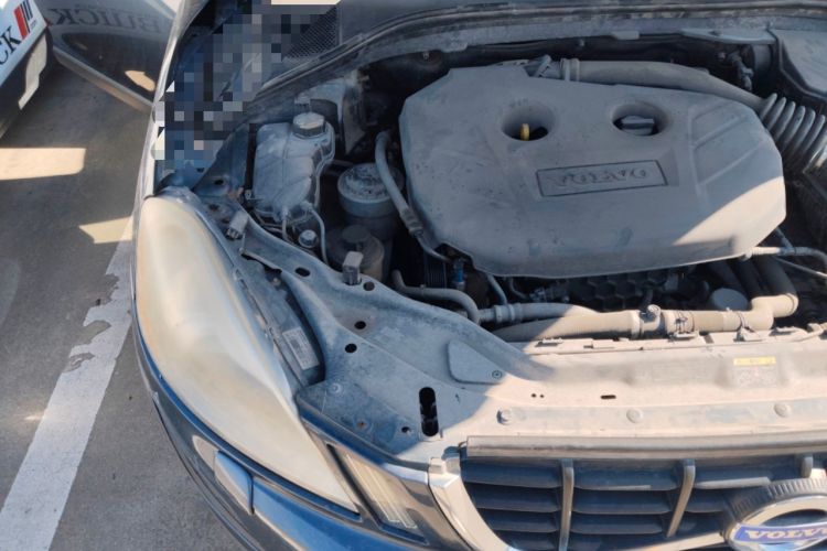 Used Volvo XC60 2011 2.0T Zhiya Edition Engine Bay Right