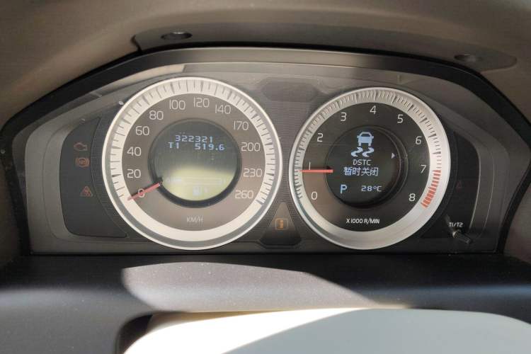 Used Volvo XC60 2011 2.0T Zhiya Edition Instrument Cluster