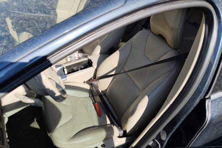 Used Volvo XC60 2011 2.0T Zhiya Edition Left Front Seat