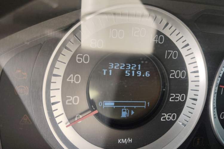 Used Volvo XC60 2011 2.0T Zhiya Edition Odometer Close Up