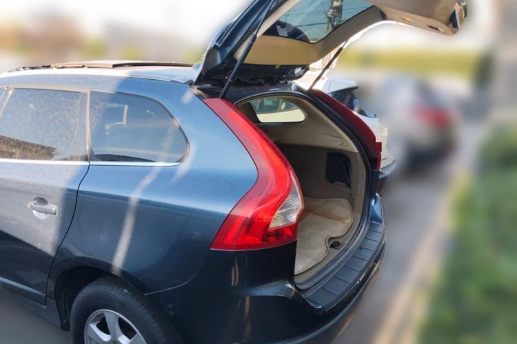 Used Volvo XC60 2011 2.0T Zhiya Edition Trunk