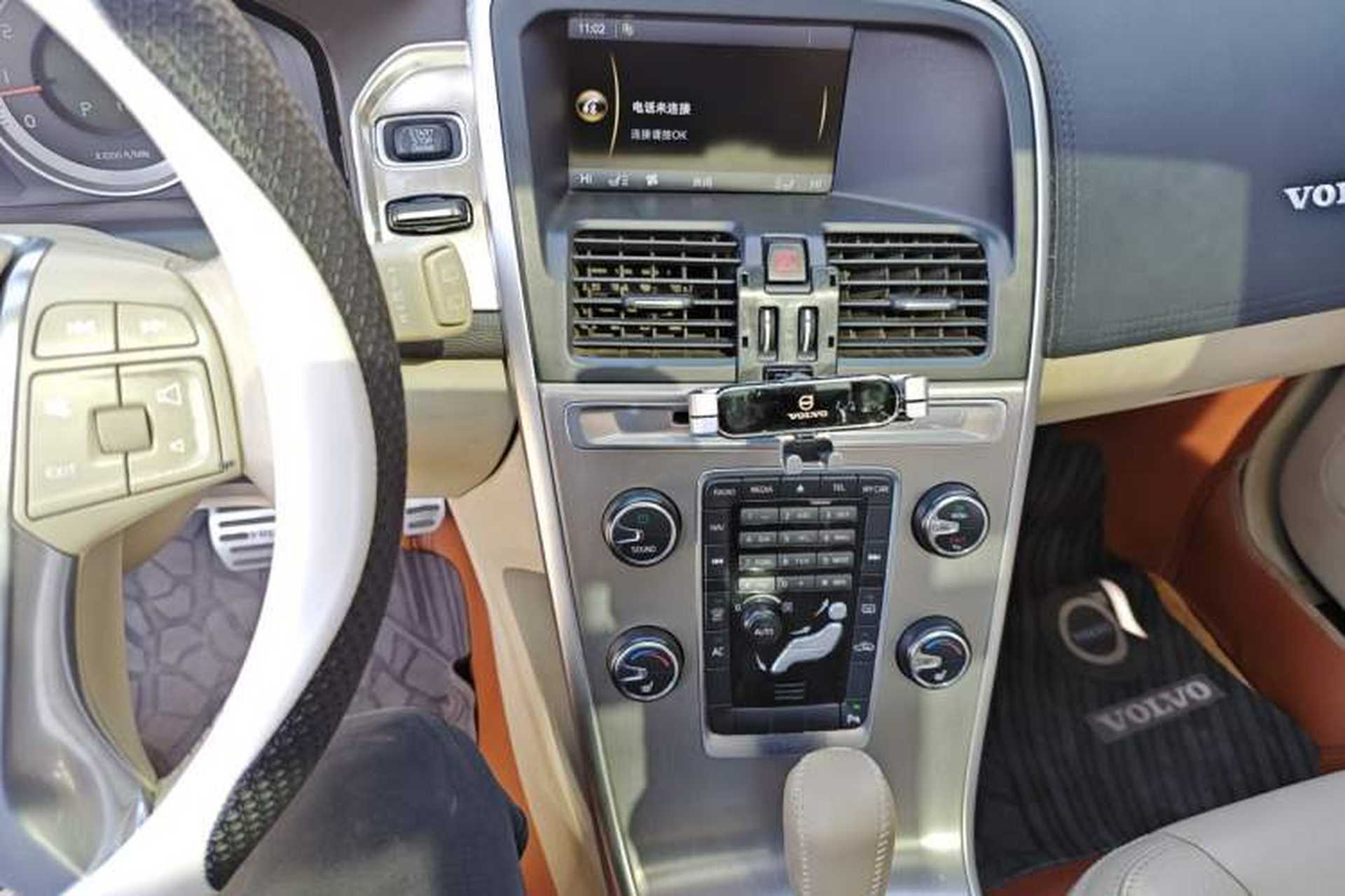 Used Volvo XC60 2011 2.0T Zhiya Edition Audio And AC Panel