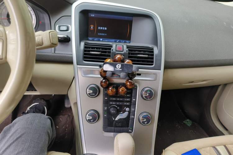 Used Volvo XC60 2011 2.0T Zhiya Edition Audio And AC Panel