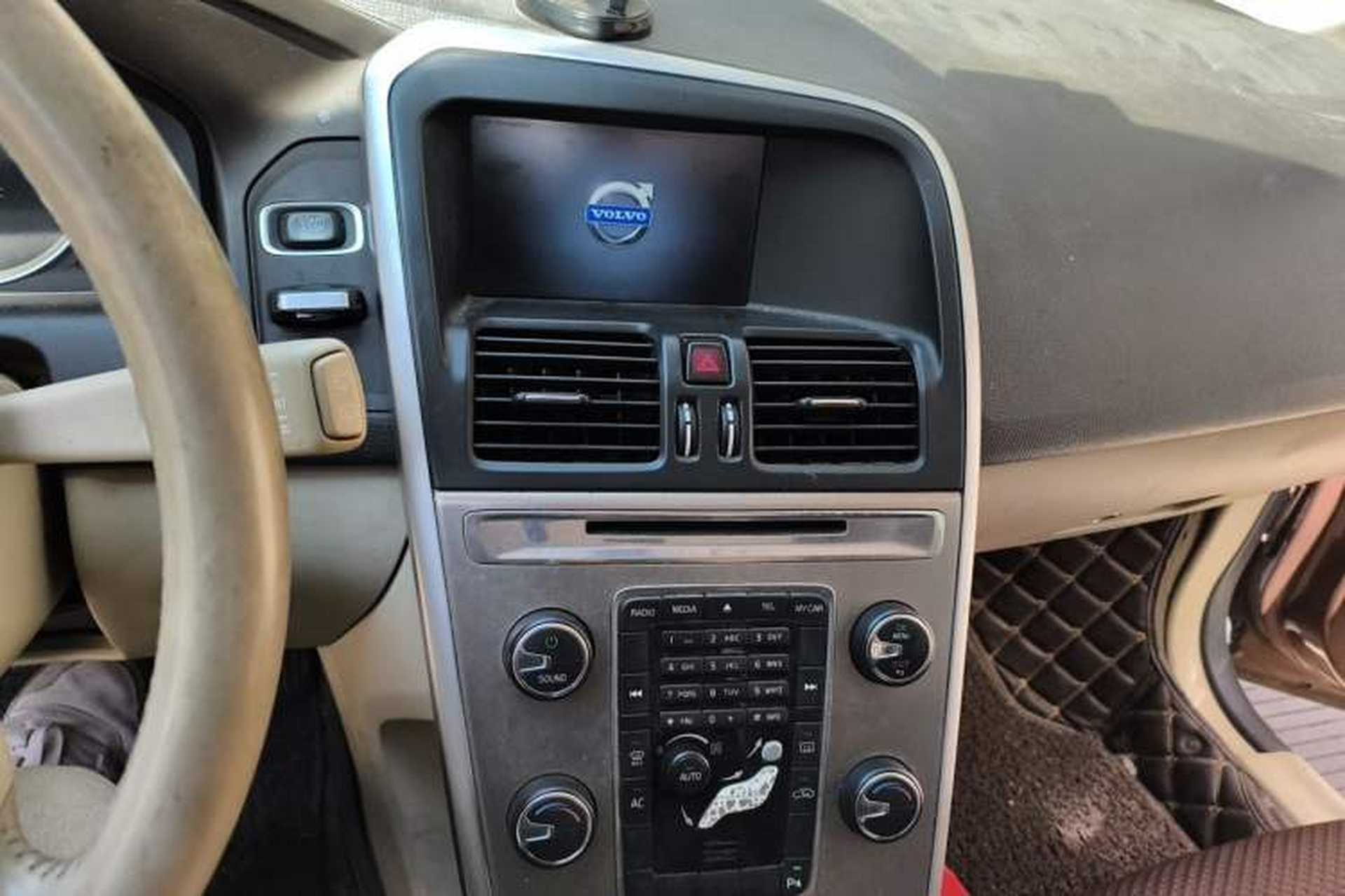Used Volvo XC60 2011 2.0T Comfort Edition Audio And AC Panel