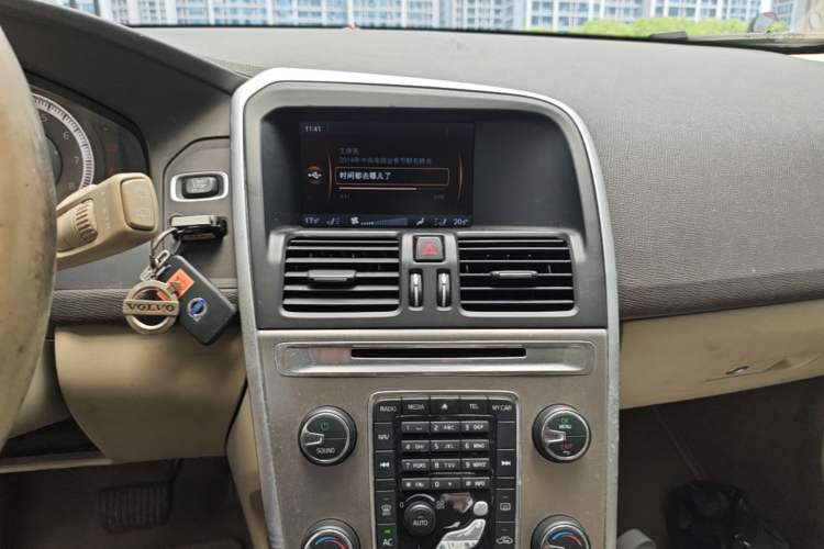 Used Volvo XC60 2011 2.0T Zhiya Edition Audio And AC Panel