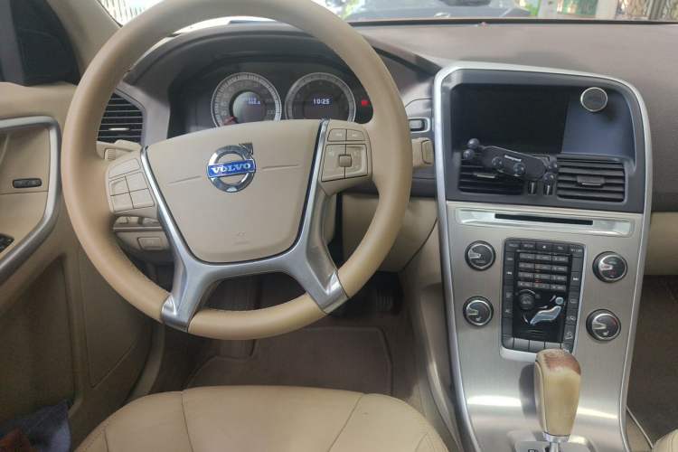 Used Volvo XC60 2011 T6 AWD Zhiya Edition Center Console