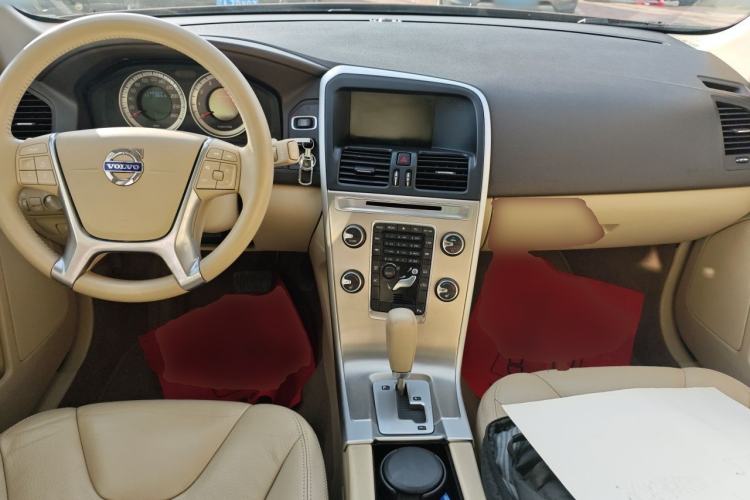 Used Volvo XC60 2011 2.0T Zhiya Edition Center Console