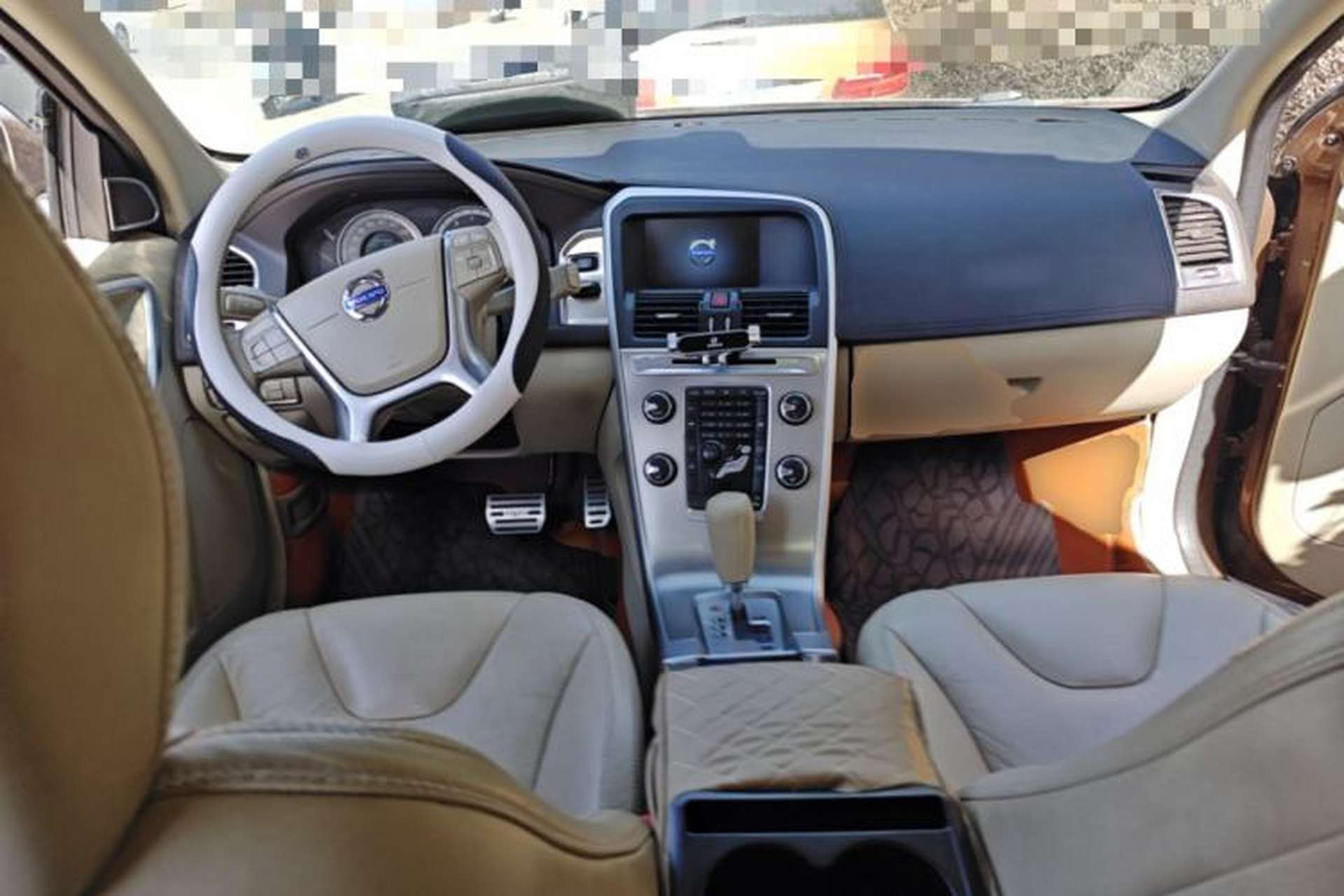 Used Volvo XC60 2011 2.0T Zhiya Edition Center Console