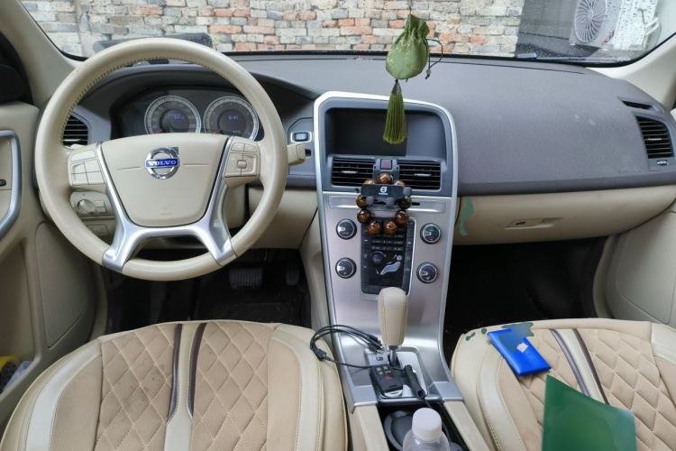 Used Volvo XC60 2011 2.0T Zhiya Edition Center Console