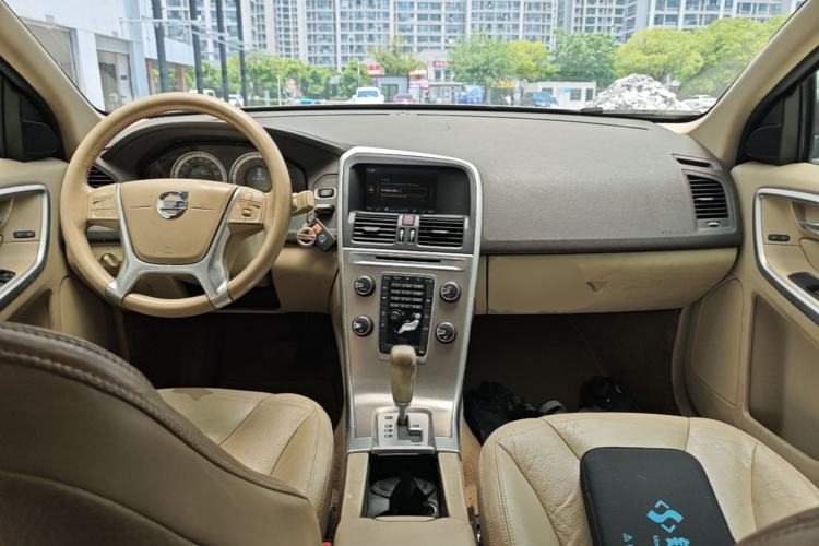 Used Volvo XC60 2011 2.0T Zhiya Edition Center Console