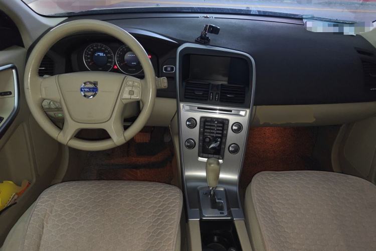 Used Volvo XC60 2011 2.0T Comfort Edition Center Console