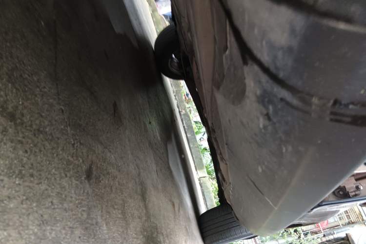 Used Volvo XC60 2011 2.0T ZhiZun Edition Chassis Front Left
