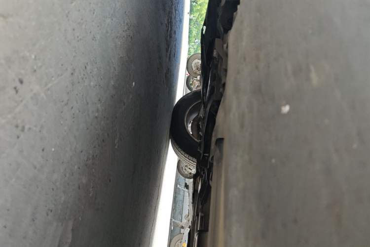 Used Volvo XC60 2011 2.0T Zhiya Edition Chassis Front Left