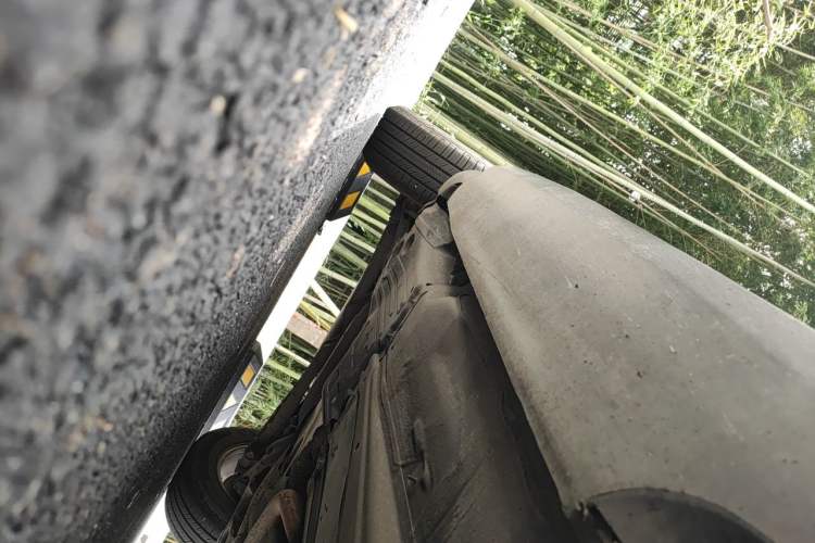 Used Volvo XC60 2011 2.0T Zhiya Edition Chassis Front Right