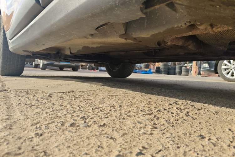 Used Volvo XC60 2011 2.0T Zhiya Edition Chassis Rear Left