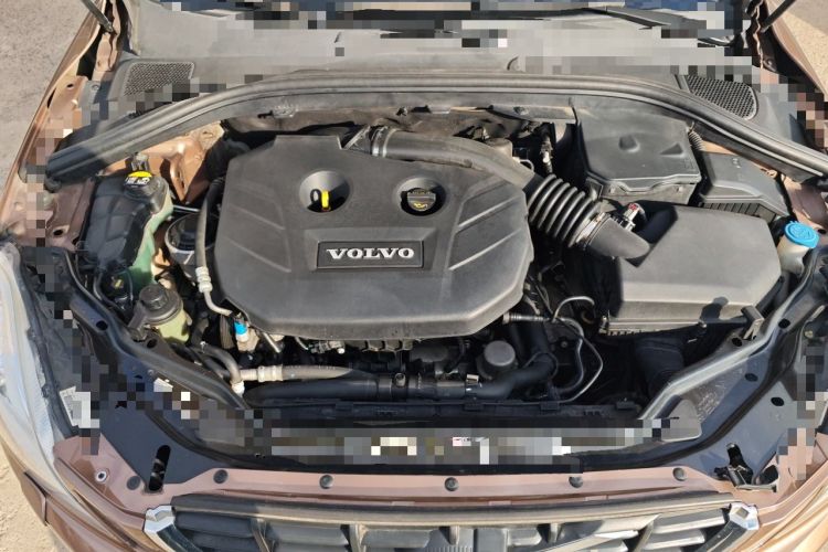 Used Volvo XC60 2011 2.0T Zhiya Edition Engine Bay