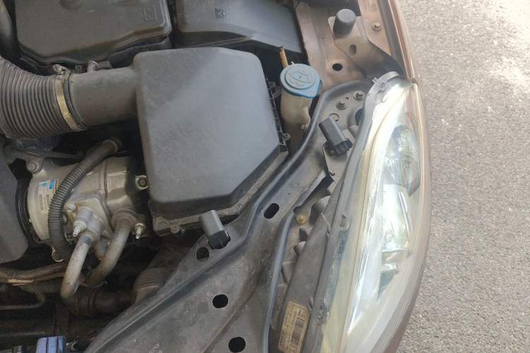 Used Volvo XC60 2011 T6 AWD Zhiya Edition Engine Bay Left