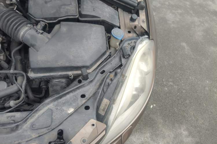 Used Volvo XC60 2011 2.0T Zhiya Edition Engine Bay Left
