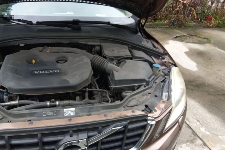 Used Volvo XC60 2011 2.0T ZhiZun Edition Engine Bay Left