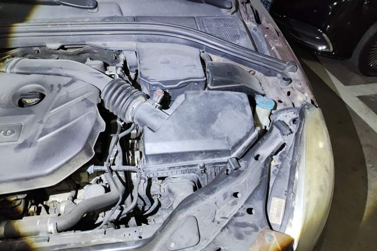 Used Volvo XC60 2011 2.0T Zhiya Edition Engine Bay Left