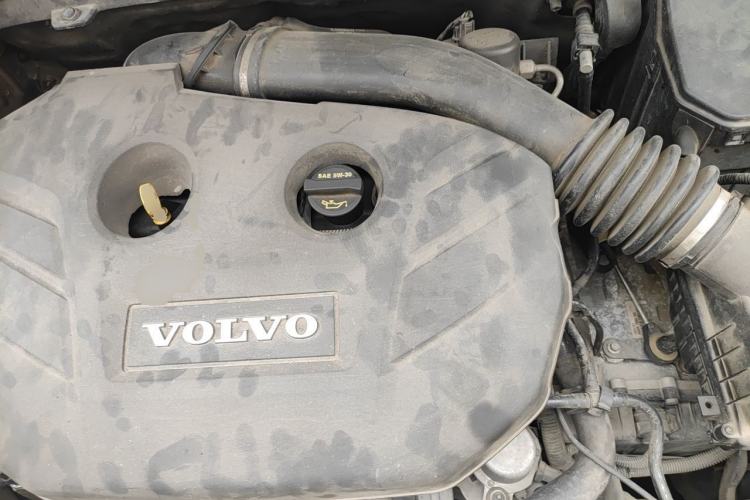 Used Volvo XC60 2011 2.0T Zhiya Edition Engine Bay